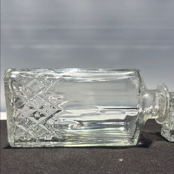Elegant Clear Glass Decanter - Picture 8 of 10